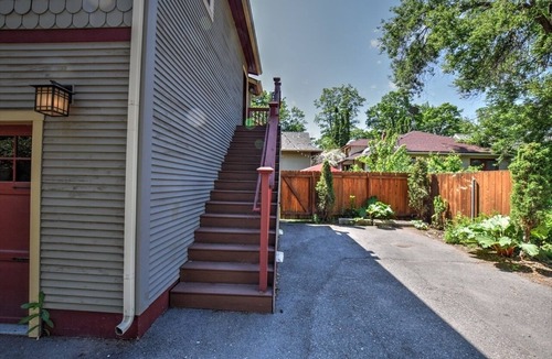 University District House | ♥ Cabin in City with Parking Space ♥