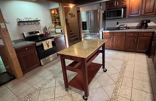 South Butler Cabin | Cabin in Hannibal with Hot tub and Sauna