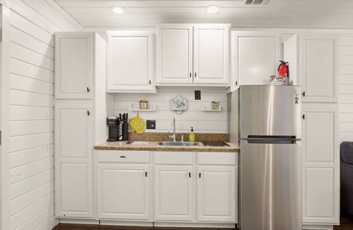 Lakeway Cabin | Cabin in Hill Country 1 bed, 1 bath w/hot tub, gym, sauna, & cold plunge