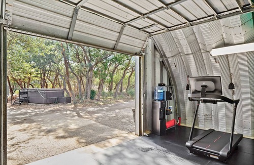Lakeway Cabin | Cabin in Hill Country 1 bed, 1 bath w/hot tub, gym, sauna, & cold plunge