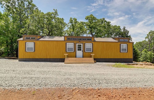 Blocker Cabin | Cabin in Petrified Forest Near Eufala Lake!