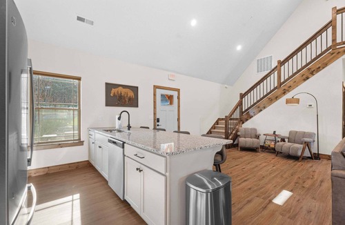 Branson Cabin | Cabin in Tall Timbers! EV Charger!