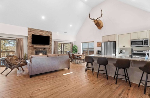 Branson Cabin | Cabin in Tall Timbers! EV Charger!