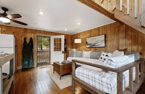 Bates Cabin | Cabin in the Forest/Mountains