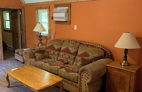 Golconda Cabin | Cabin in the middle of the ShawneeNational Forest. WiFi, ac, full kitchen.