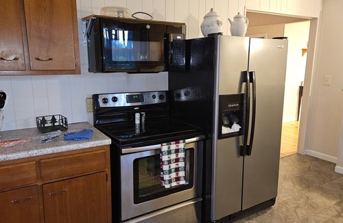 Grubville House | Cabin in the pine forest 2 br, 1 bath near Lonedell, MO