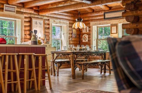 Gnaw Bone House | Cabin In The Pines