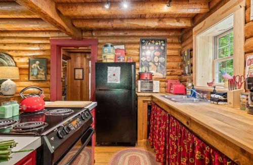 Gnaw Bone House | Cabin In The Pines