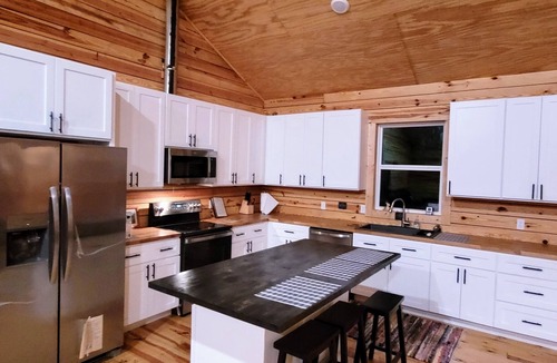 Waelder Cabin | Cabin in the Rural Forest!