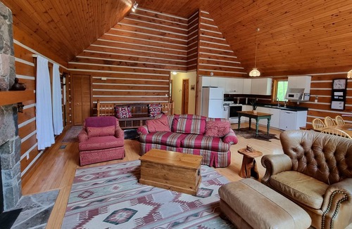 Grand Bend Cottage | Cabin in the Woods - 5 min walk to private beach!