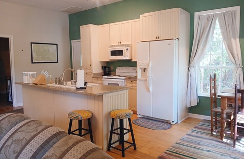 Pineland House | Cabin in the woods at Stokes Bluff