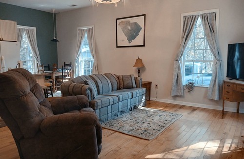 Pineland House | Cabin in the woods at Stokes Bluff