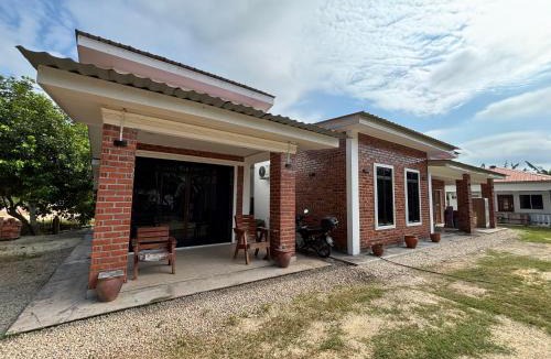 Bukit Gambir House | Cabin in the Woods by Abris