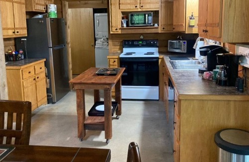 Kansas Cabin | CABIN IN THE WOODS - Quiet, secluded yet close to activities!