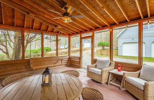 LaFayette Apartment | Cabin in the Woods