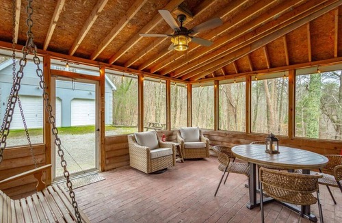 LaFayette Apartment | Cabin in the Woods