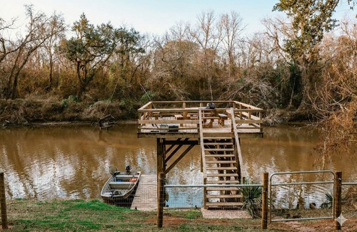 Cedar Lane Cabin | cabin in tranquil West Columbia with Hot tub and Boat Ramp to River