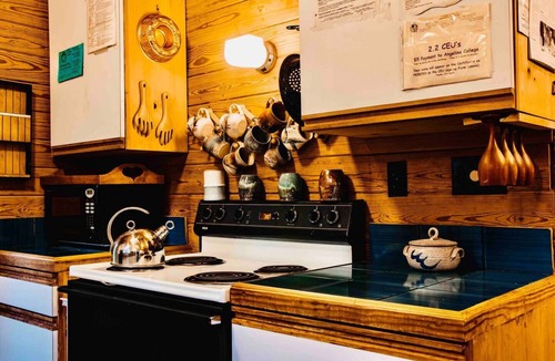 Van Zandt County House | CABIN in Woods, Pet Friendly, Accessible