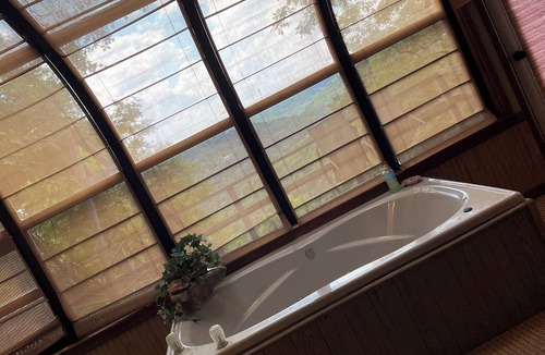 Eureka Springs Cottage | Cabin just Minutes from Eureka Springs - Full Glass Front with 20+ Mile Views