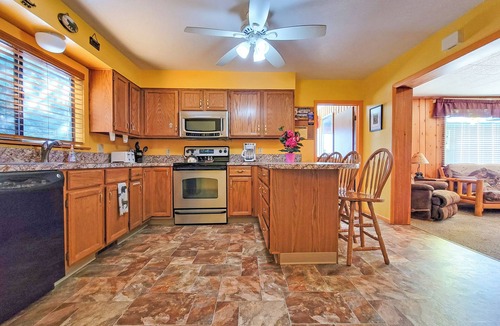 West Yellowstone Cabin | Cabin Less Than 1 Mi to Yellowstone Nat'l Park!