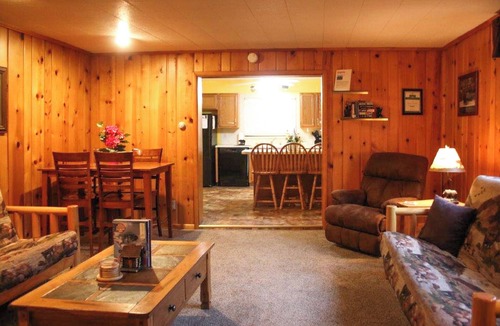 West Yellowstone Cabin | Cabin Less Than 1 Mi to Yellowstone Nat'l Park!