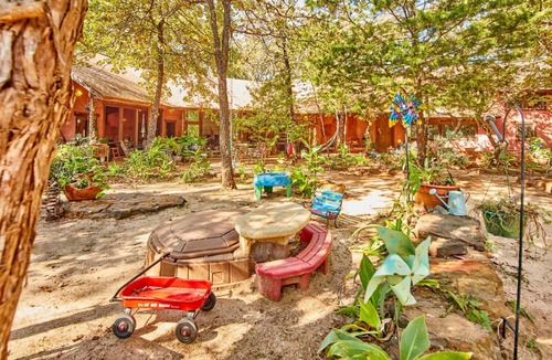 Van Zandt County House | Cabin+Lodge in Woods, Pet Friendly, Accessible