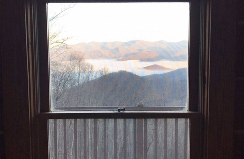 Swannanoa Cabin | Cabin, Mtn. Views, w/Hot Tub, Min’s to Asheville or Black Mtn., 3K SF 3 Story!