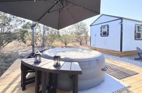 Rochelle House | Cabin Near Brownwood With Grill, Firepit & Work Desk