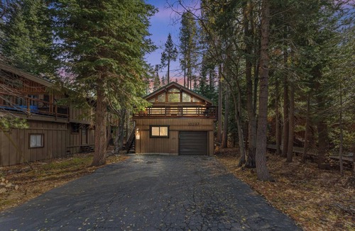Donner Lake Woods Cabin | Cabin Near Lake Walk To Beach