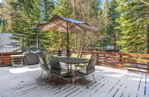 Donner Lake Woods Cabin | Cabin Near Lake Walk To Beach