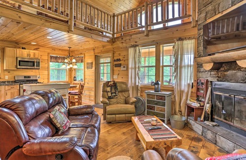 Blakely House | Cabin Near Scranton | Fire Pit & Nature