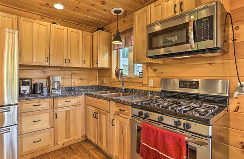 Blakely House | Cabin Near Scranton | Fire Pit & Nature