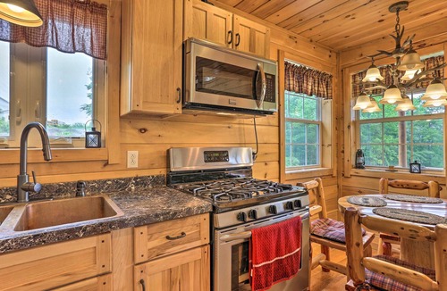 Blakely House | Cabin Near Scranton | Fire Pit & Nature