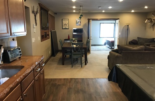 Inman Cabin | Cabin next to water! Fisherman’s Dream! HUNTERS WELCOME!