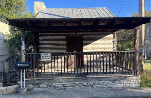 Glen Rose Cabin | Cabin off the Square