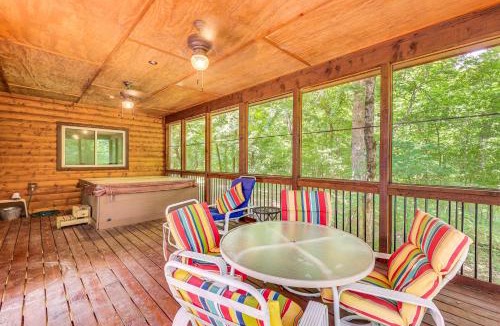 Golden House | Cabin on 23 Acres w/Creek Access in Broken Bow