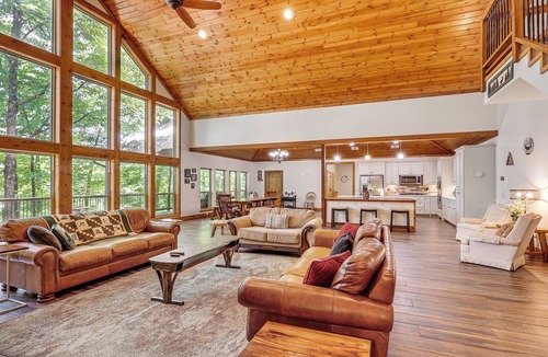 Golden Cabin | Cabin on 23 Acres w/Creek Access in Broken Bow