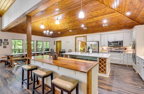 Golden Cabin | Cabin on 23 Acres w/Creek Access in Broken Bow
