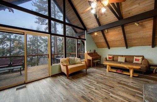 Pine Cove House | Cabin on a Hill