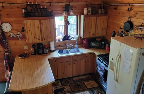 Markville Cabin | Cabin on a private lake near ATV trails