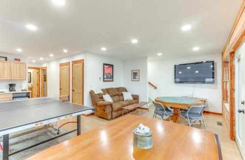 Rogers House | Cabin on Beaver Lake w/Views & Furnished Deck!