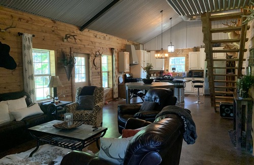 Stringtown Cabin | Cabin on Blackberry Hill near McGee Creek