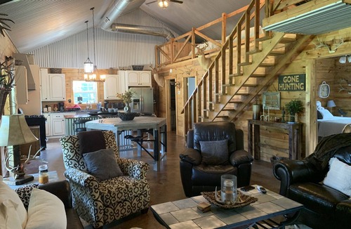 Stringtown Cabin | Cabin on Blackberry Hill near McGee Creek
