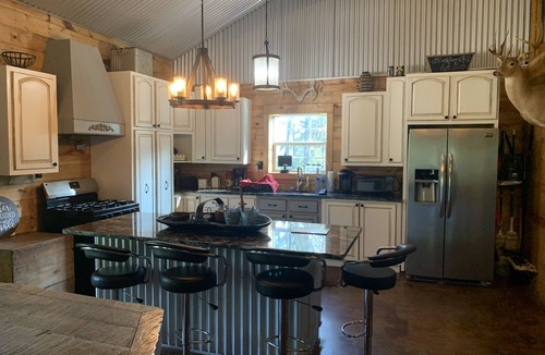 Stringtown Cabin | Cabin on Blackberry Hill near McGee Creek