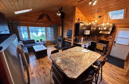 Marmora Cottage | Cabin On Crowe by EZ Retreats