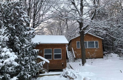 Marmora Cottage | Cabin On Crowe by EZ Retreats
