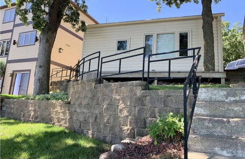 Okoboji Cabin | Cabin on East Lake w/Boat Hoist