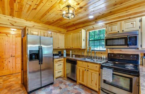 Fort Towson House | Cabin on Lake Raymond Gary w/Dock, Grill & Views!