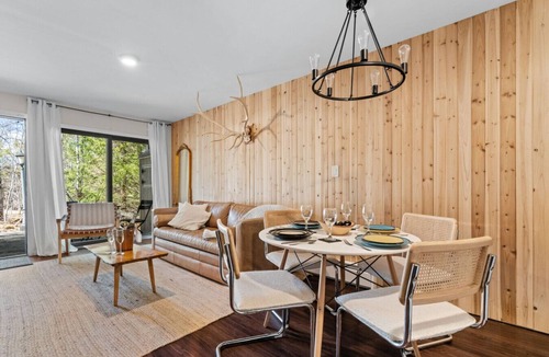 Hunter Apartment | Cabin on Mtn, Seasonal Pool Access w Panoramic Views! Hike, Golf, Swim, Relax!