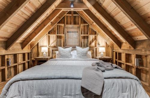 Van Zandt County House | Cabin on Seven Acres with a Pond
